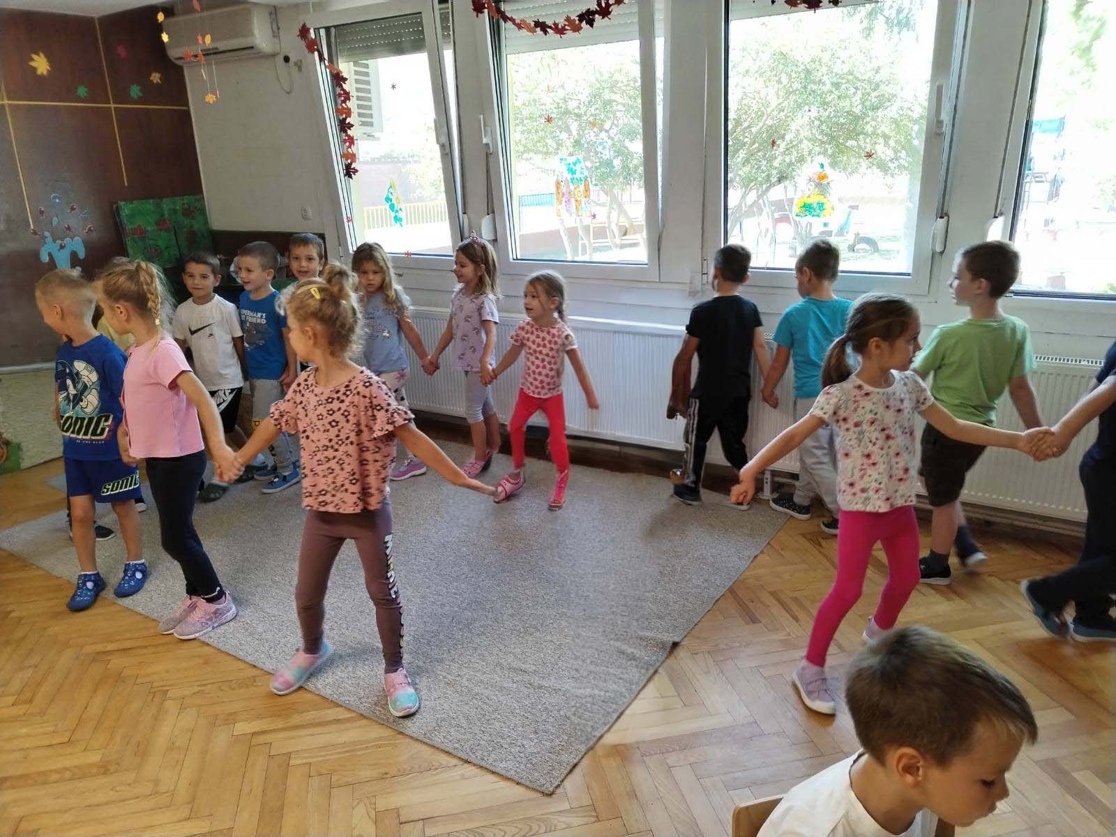 Vinkovačke jeseni u skupini Točkice u PO Pčelica